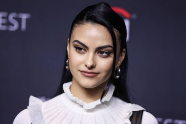 Amerikalı aktris Camila Mendes, 9 Nisan 2022 'de Hollywood, Los Angeles, Kaliforniya, ABD' deki Dolby Tiyatrosu 'nda düzenlenen 2022 PaleyFest LA' e geldi.. 