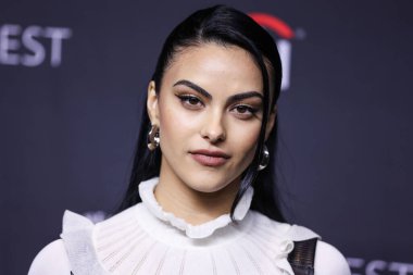 Amerikalı aktris Camila Mendes, 9 Nisan 2022 'de Hollywood, Los Angeles, Kaliforniya, ABD' deki Dolby Tiyatrosu 'nda düzenlenen 2022 PaleyFest LA' e geldi.. 