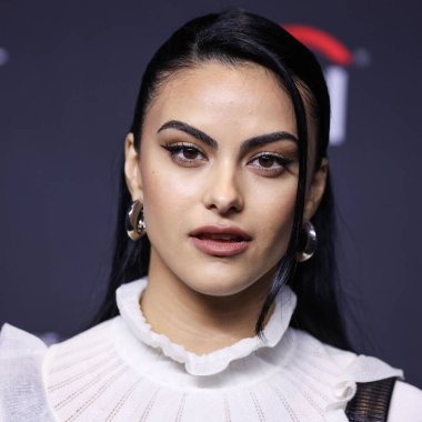 Amerikalı aktris Camila Mendes, 9 Nisan 2022 'de Hollywood, Los Angeles, Kaliforniya, ABD' deki Dolby Tiyatrosu 'nda düzenlenen 2022 PaleyFest LA' e geldi.. 
