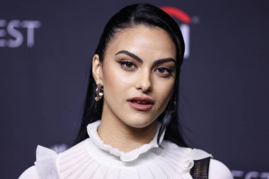Amerikalı aktris Camila Mendes, 9 Nisan 2022 'de Hollywood, Los Angeles, Kaliforniya, ABD' deki Dolby Tiyatrosu 'nda düzenlenen 2022 PaleyFest LA' e geldi.. 