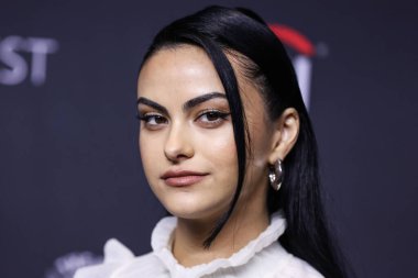 Amerikalı aktris Camila Mendes, 9 Nisan 2022 'de Hollywood, Los Angeles, Kaliforniya, ABD' deki Dolby Tiyatrosu 'nda düzenlenen 2022 PaleyFest LA' e geldi.. 
