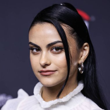 Amerikalı aktris Camila Mendes, 9 Nisan 2022 'de Hollywood, Los Angeles, Kaliforniya, ABD' deki Dolby Tiyatrosu 'nda düzenlenen 2022 PaleyFest LA' e geldi.. 