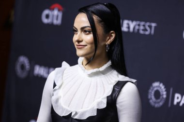 Amerikalı aktris Camila Mendes, 9 Nisan 2022 'de Hollywood, Los Angeles, Kaliforniya, ABD' deki Dolby Tiyatrosu 'nda düzenlenen 2022 PaleyFest LA' e geldi.. 