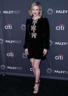 Amerikalı aktris Lili Reinhart, 9 Nisan 2022 'de Hollywood, Los Angeles, Kaliforniya, ABD' deki Dolby Tiyatrosu 'nda düzenlenen 2022 PaleyFest LA' e geldi.. 