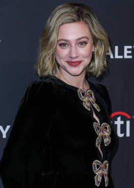 Amerikalı aktris Lili Reinhart, 9 Nisan 2022 'de Hollywood, Los Angeles, Kaliforniya, ABD' deki Dolby Tiyatrosu 'nda düzenlenen 2022 PaleyFest LA' e geldi.. 
