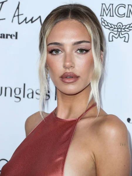LOS ANGELES, CALIFORNIA, ABD - 10 Nisan 2022: Delilah Belle Hamlin, Yes I Am Cacharel, Fas yağı, güneş gözlüğü, MCM, FIJI, Fısıldayan Melek Hut tarafından sunulan The Daily Front Row 'un 6.