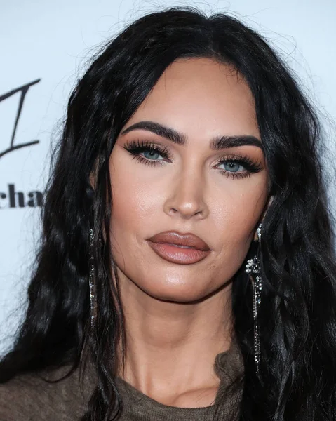 Beverly Hills, Birleşik Devletler. 10 Nisan 2022 'de Amerikan aktris Megan Fox, Yes I Am Cacharel, Fas yağı, Sunglass Hut, MCM, FIJI, Whispering Angel, Sleep Spa Hastens tarafından sunulan The Daily Front Row' un 6. 