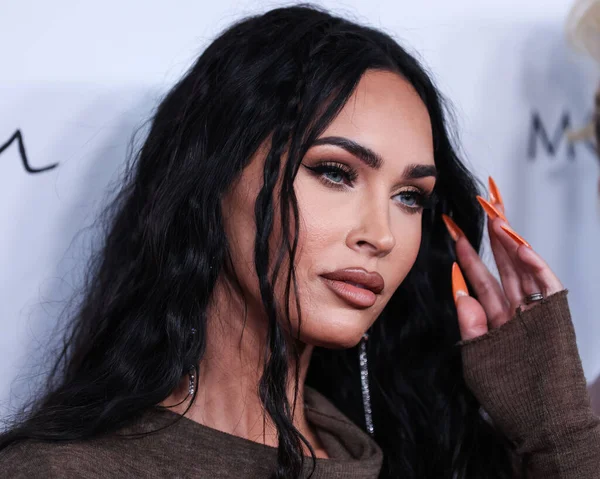 Beverly Hills, Birleşik Devletler. 10 Nisan 2022 'de Amerikan aktris Megan Fox, Yes I Am Cacharel, Fas yağı, Sunglass Hut, MCM, FIJI, Whispering Angel, Sleep Spa Hastens tarafından sunulan The Daily Front Row' un 6. 