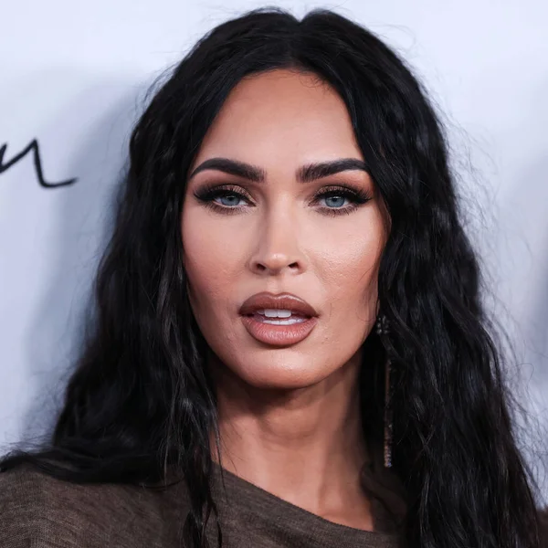 Beverly Hills, Birleşik Devletler. 10 Nisan 2022 'de Amerikan aktris Megan Fox, Yes I Am Cacharel, Fas yağı, Sunglass Hut, MCM, FIJI, Whispering Angel, Sleep Spa Hastens tarafından sunulan The Daily Front Row' un 6. 