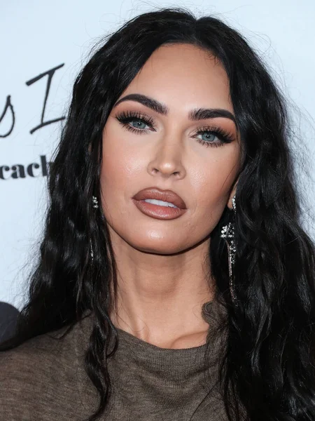 Beverly Hills, Birleşik Devletler. 10 Nisan 2022 'de Amerikan aktris Megan Fox, Yes I Am Cacharel, Fas yağı, Sunglass Hut, MCM, FIJI, Whispering Angel, Sleep Spa Hastens tarafından sunulan The Daily Front Row' un 6. 