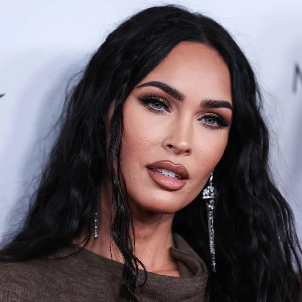 Beverly Hills, Birleşik Devletler. 10 Nisan 2022 'de Amerikan aktris Megan Fox, Yes I Am Cacharel, Fas yağı, Sunglass Hut, MCM, FIJI, Whispering Angel, Sleep Spa Hastens tarafından sunulan The Daily Front Row' un 6. 