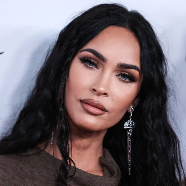 Beverly Hills, Birleşik Devletler. 10 Nisan 2022 'de Amerikan aktris Megan Fox, Yes I Am Cacharel, Fas yağı, Sunglass Hut, MCM, FIJI, Whispering Angel, Sleep Spa Hastens tarafından sunulan The Daily Front Row' un 6. 