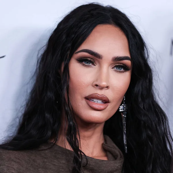 Beverly Hills, Birleşik Devletler. 10 Nisan 2022 'de Amerikan aktris Megan Fox, Yes I Am Cacharel, Fas yağı, Sunglass Hut, MCM, FIJI, Whispering Angel, Sleep Spa Hastens tarafından sunulan The Daily Front Row' un 6. 