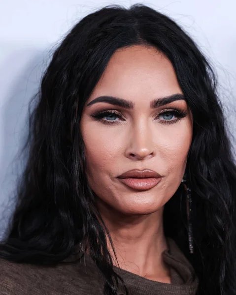 Beverly Hills, Birleşik Devletler. 10 Nisan 2022 'de Amerikan aktris Megan Fox, Yes I Am Cacharel, Fas yağı, Sunglass Hut, MCM, FIJI, Whispering Angel, Sleep Spa Hastens tarafından sunulan The Daily Front Row' un 6. 