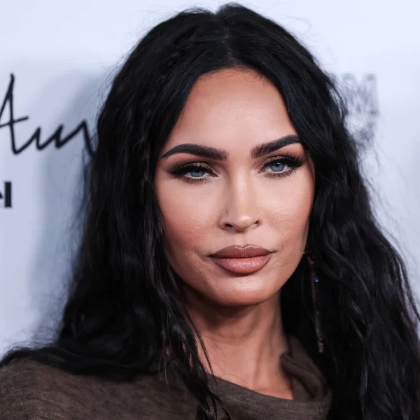 Beverly Hills, Birleşik Devletler. 10 Nisan 2022 'de Amerikan aktris Megan Fox, Yes I Am Cacharel, Fas yağı, Sunglass Hut, MCM, FIJI, Whispering Angel, Sleep Spa Hastens tarafından sunulan The Daily Front Row' un 6. 