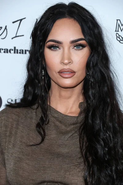 Beverly Hills, Birleşik Devletler. 10 Nisan 2022 'de Amerikan aktris Megan Fox, Yes I Am Cacharel, Fas yağı, Sunglass Hut, MCM, FIJI, Whispering Angel, Sleep Spa Hastens tarafından sunulan The Daily Front Row' un 6. 