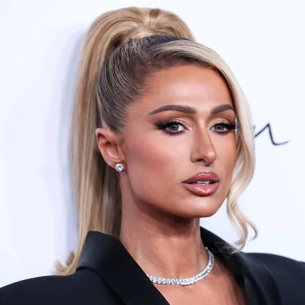 Beverly Hills, Birleşik Devletler. 10 Nisan 2022 'de. Paris Hilton, Area 'nın kıyafetlerini giyip The Daily Front Row' un 6. Geleneksel Los Angeles Moda Ödülleri 'ne geldi. Sunar: Yes Am Cacharel, Fas yağı, güneş gözlüğü kulübe, MCM, FIJI, Fısıldayan Melek.