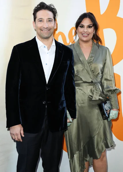 Etan Cohen ve Emily Bowen-Cohen, 12 Nisan 2022 'de Los Angeles, Kaliforniya, ABD' de bulunan Ace Hotel 'deki The Theatre' da düzenlenen DreamWorks Animasyon 'un Özel Gösterimi' ne geldiler..