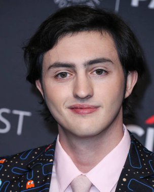 Gianni DeCenzo, 8 Nisan 2022 'de Hollywood, Los Angeles, Kaliforniya, ABD' deki Dolby Tiyatrosu 'nda düzenlenen 2022 PaleyFest LA - Netflix' in 'Kobra Kai' sine ulaşır..