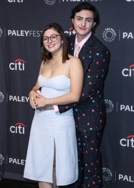 Melissa Rivera ve Gianni DeCenzo, 8 Nisan 2022 'de Hollywood, Los Angeles, Kaliforniya, ABD' de bulunan Dolby Tiyatrosu 'nda düzenlenen 2022 PaleyFest LA - Netflix' in 'Cobra Kai' sine geldiler..