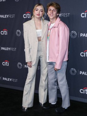 Peyton List ve Jacob Bertrand 2022 PaleyFest LA - Netflix 'in' Kobra Kai 'si 8 Nisan 2022' de Hollywood, Los Angeles, Kaliforniya, ABD 'deki Dolby Tiyatrosu' na geldi..