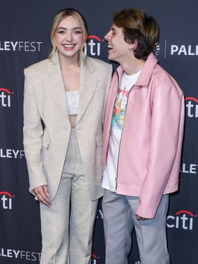 Peyton List ve Jacob Bertrand 2022 PaleyFest LA - Netflix 'in' Kobra Kai 'si 8 Nisan 2022' de Hollywood, Los Angeles, Kaliforniya, ABD 'deki Dolby Tiyatrosu' na geldi..