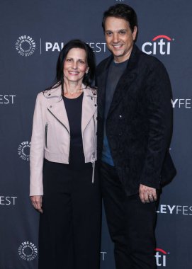 Phyllis Fierro ve Ralph Macchio, 8 Nisan 2022 'de Hollywood, Los Angeles, Kaliforniya, ABD' deki Dolby Tiyatrosu 'nda düzenlenen 2022 PaleyFest LA - Netflix' in 'Cobra Kai' sine geldiler..