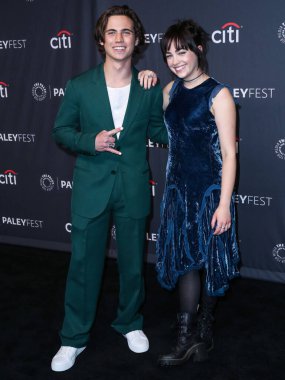 Tanner Buchanan ve Mary Mouser, 8 Nisan 2022 'de Hollywood, Los Angeles, Kaliforniya, ABD' deki Dolby Tiyatrosu 'nda düzenlenen 2022 PaleyFest LA - Netflix' in 'Kobra Kai' sine geldiler..
