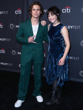 Tanner Buchanan ve Mary Mouser, 8 Nisan 2022 'de Hollywood, Los Angeles, Kaliforniya, ABD' deki Dolby Tiyatrosu 'nda düzenlenen 2022 PaleyFest LA - Netflix' in 'Kobra Kai' sine geldiler..