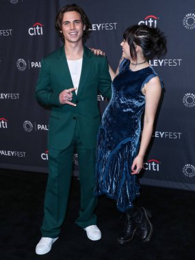 Tanner Buchanan ve Mary Mouser, 8 Nisan 2022 'de Hollywood, Los Angeles, Kaliforniya, ABD' deki Dolby Tiyatrosu 'nda düzenlenen 2022 PaleyFest LA - Netflix' in 'Kobra Kai' sine geldiler..