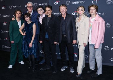 Tanner Buchanan, Thomas Ian Griffith, Mary Mouser, Gianni DeCenzo, Ralph Macchio, William Zabka, Peyton List ve Jacob Bertrand 8 Nisan 2022 'de Los Angeles, Hollywood, Los Angeles' ta bulunan Netflix 'in' Cobra Kai 'sine geldiler.