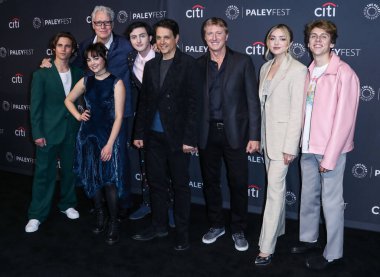 Tanner Buchanan, Thomas Ian Griffith, Mary Mouser, Gianni DeCenzo, Ralph Macchio, William Zabka, Peyton List ve Jacob Bertrand 8 Nisan 2022 'de Los Angeles, Hollywood, Los Angeles' ta bulunan Netflix 'in' Cobra Kai 'sine geldiler.