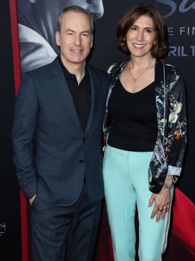 Bob Odenkirk ve Naomi Odenkirk, 7 Nisan 2022 'de Hollywood, Los Angeles, Kaliforniya, ABD' deki Hollywood Amerikan Lejyon Tiyatrosu 43. sezonunda düzenlenen AMC 'Better Call Saul' un Los Angeles galasına geldiler.. 