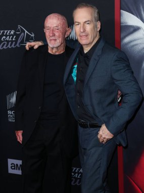 Jonathan Banks ve Bob Odenkirk, 7 Nisan 2022 'de Hollywood Amerikan Lejyon Tiyatrosu 43. sezonunda düzenlenen AMC' nin 6.. 