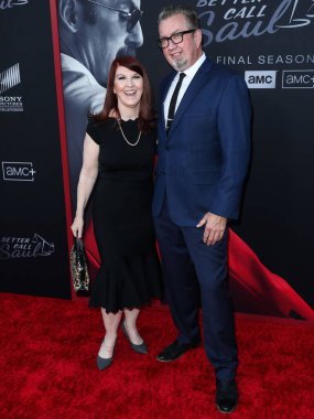 Kate Flannery ve Chris Haston, 7 Nisan 2022 'de Hollywood Amerikan Lejyon Tiyatrosu 43. sezonunda düzenlenen AMC' nin 
