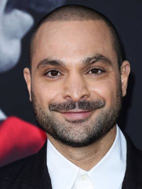 Michael Mando, 7 Nisan 2022 'de Hollywood Amerikan Lejyon Tiyatrosu 43 numaradaki AMC' Better Call Saul 'un Los Angeles prömiyerine geldi.. 