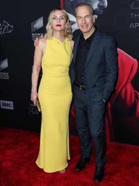 Rhea Seehorn ve Bob Odenkirk, 7 Nisan 2022 'de Hollywood, Los Angeles, Kaliforniya, ABD' de düzenlenen Hollywood Amerikan Lejyon Tiyatrosu 43.. 