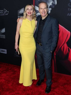 Rhea Seehorn ve Bob Odenkirk, 7 Nisan 2022 'de Hollywood, Los Angeles, Kaliforniya, ABD' de düzenlenen Hollywood Amerikan Lejyon Tiyatrosu 43.. 