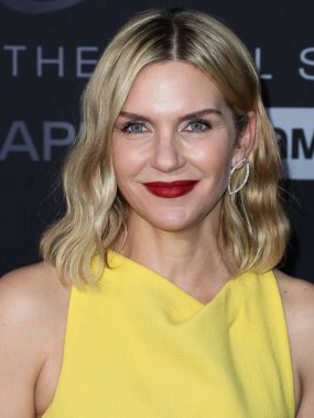 Amerikalı aktris Rhea Seehorn, 7 Nisan 2022 'de Hollywood Amerikan Lejyon Tiyatrosu 43. sezonunda düzenlenen AMC' nin 