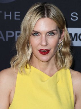 Amerikalı aktris Rhea Seehorn, 7 Nisan 2022 'de Hollywood Amerikan Lejyon Tiyatrosu 43. sezonunda düzenlenen AMC' nin 