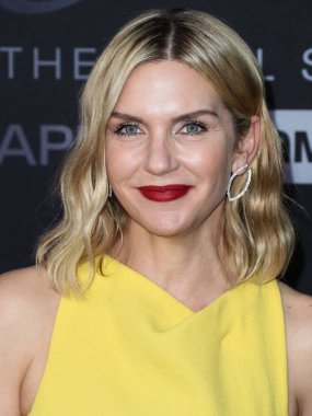 Amerikalı aktris Rhea Seehorn, 7 Nisan 2022 'de Hollywood Amerikan Lejyon Tiyatrosu 43. sezonunda düzenlenen AMC' nin 