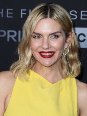 Amerikalı aktris Rhea Seehorn, 7 Nisan 2022 'de Hollywood Amerikan Lejyon Tiyatrosu 43. sezonunda düzenlenen AMC' nin 