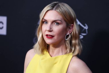 Amerikalı aktris Rhea Seehorn, 7 Nisan 2022 'de Hollywood Amerikan Lejyon Tiyatrosu 43. sezonunda düzenlenen AMC' nin 