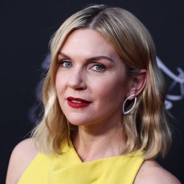 Amerikalı aktris Rhea Seehorn, 7 Nisan 2022 'de Hollywood Amerikan Lejyon Tiyatrosu 43. sezonunda düzenlenen AMC' nin 