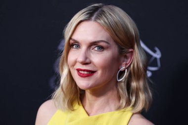 Amerikalı aktris Rhea Seehorn, 7 Nisan 2022 'de Hollywood Amerikan Lejyon Tiyatrosu 43. sezonunda düzenlenen AMC' nin 