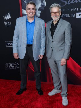 Vince Gilligan ve Peter Gould, 7 Nisan 2022 'de Hollywood Amerikan Lejyon Tiyatrosu 43. sezonunda düzenlenen AMC' nin 6.. 