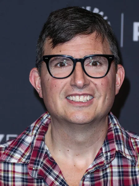 Amerikalı oyun yazarı ve senarist Roberto Aguirre-Sacasa, 9 Nisan 2022 'de Hollywood, Los Angeles, Kaliforniya, ABD' deki Dolby Tiyatrosu 'nda düzenlenen 2022 PaleyFest LA' ye vardı..