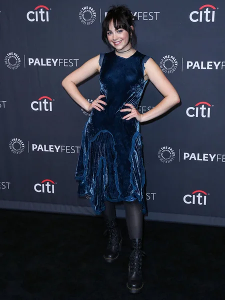 Mary Mouser Φτάνει Στο 2022 Paleyfest Netflix Του Cobra Kai — Φωτογραφία Αρχείου