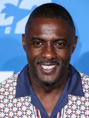 Gucci giyen İngiliz-Sierra Leonean aktör Idris Elba, 5 Nisan 2022 'de Westwood, Los Angeles, Kaliforniya, ABD' deki Regency Village Theatre 'da düzenlenen' Sonic The Kirpi 2 'nin Los Angeles Premiere gösterimine geldi.. 