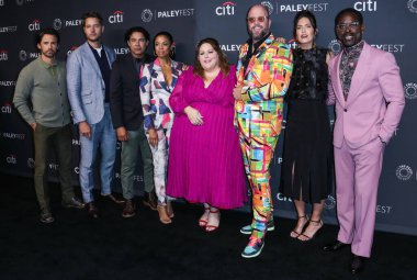 Milo Ventimiglia, Justin Hartley, Jon Huertas, Susan Kelechi Watson, Chrissy Metz, Chris Sullivan, Mandy Moore ve Sterling K. Brown, 2 Nisan 2022 'de Hollywood' daki Dolby Tiyatrosu 'nda düzenlenen 2022 PaleyFest LA' e geldiler.